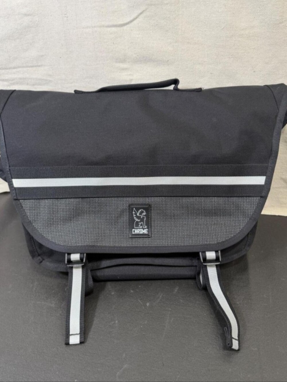 Chrome Industries 15L BLACK Nylon Messenger Bag
